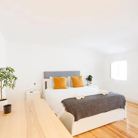 In Cozy In Chiado In Shared House בית הארחה ליסבון