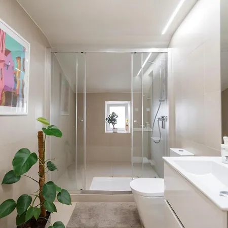 Konukevi In Cozy In Chiado In Shared House